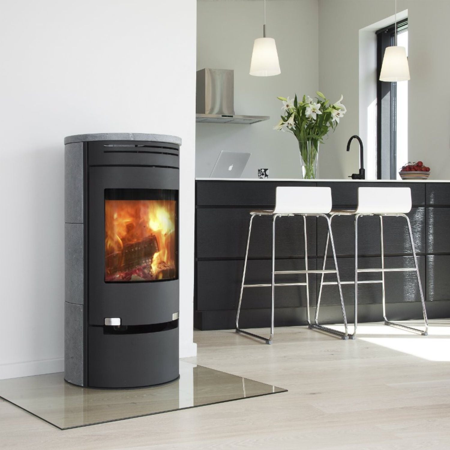 aduro-1-1sk-kaminofen-holz-rund-glatte-front image 2